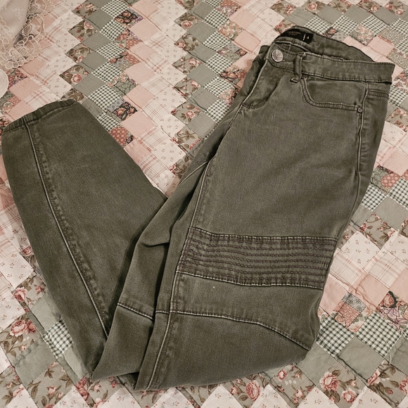 Kim Kardashine Denim - Kardashian Kollection Women's Moto Light Army Green Tappered Ankle Jeans